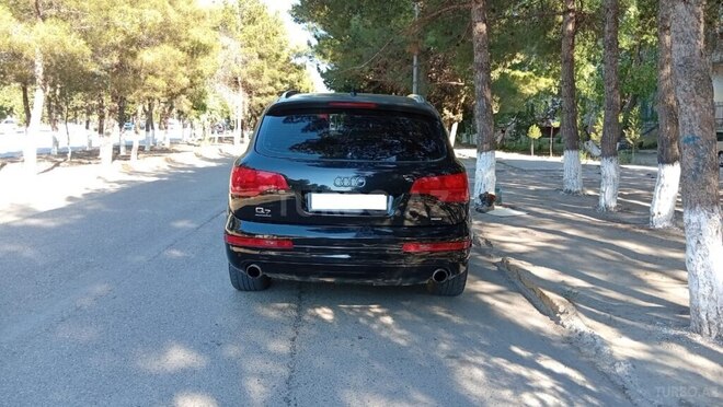 Audi Q7-4