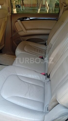 Audi Q7-8