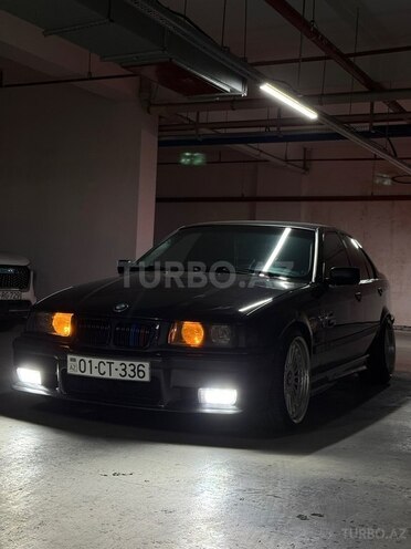 BMW 320-1