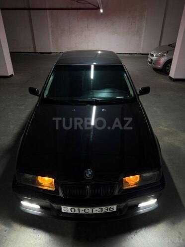 BMW 320-13