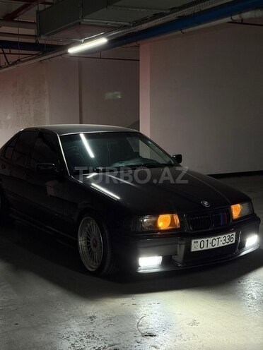BMW 320-3