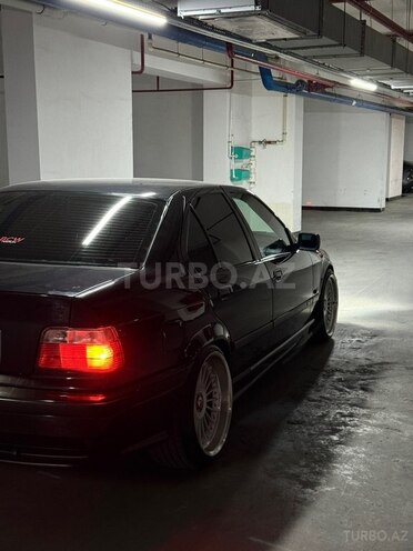 BMW 320-9