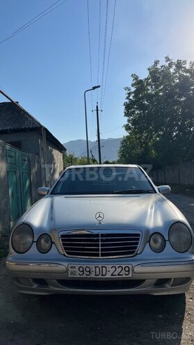 Mercedes E 240-1