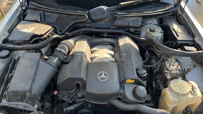 Mercedes E 240-3