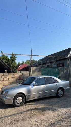 Mercedes E 240-2