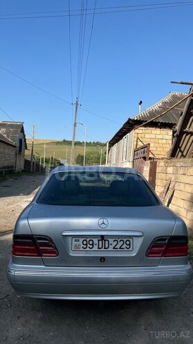 Mercedes E 240-6