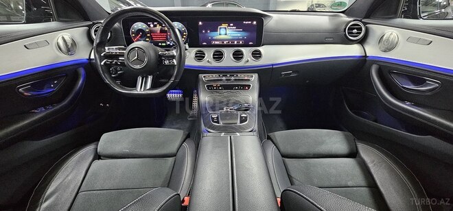 Mercedes E 300 e-17