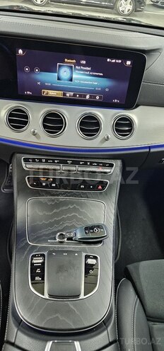 Mercedes E 300 e-11