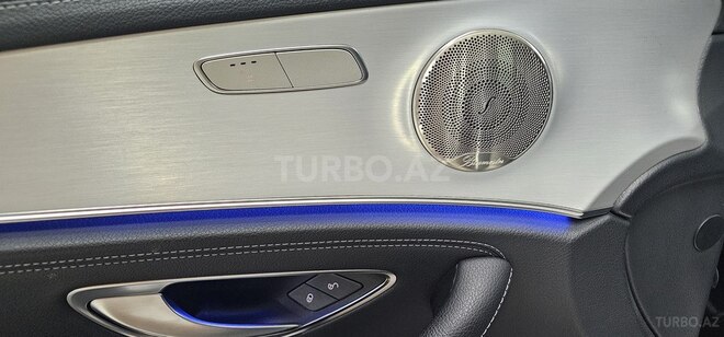 Mercedes E 300 e-13