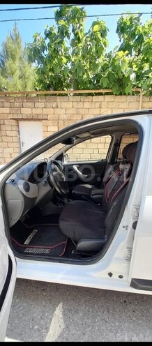 Renault Sandero-4