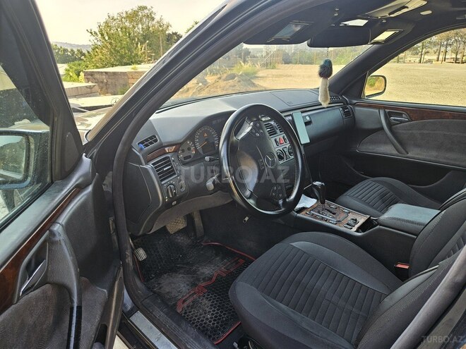 Mercedes E 220-8