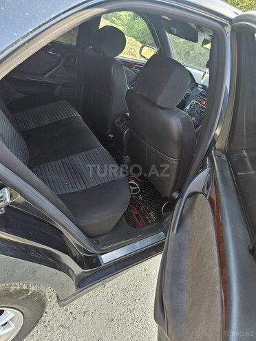 Mercedes E 220-13