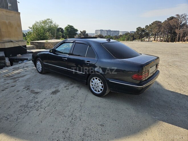 Mercedes E 220-4
