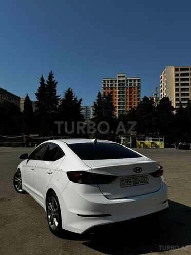 Hyundai Elantra-4