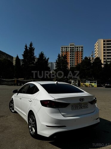 Hyundai Elantra-3
