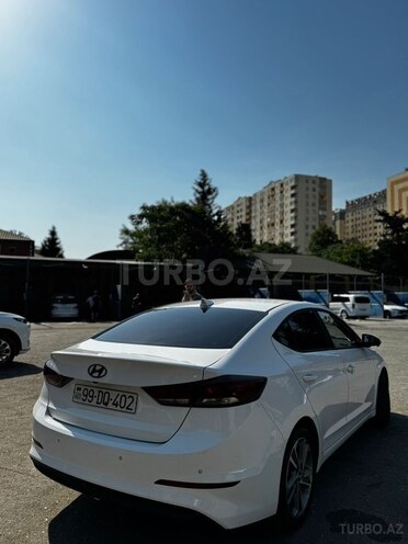 Hyundai Elantra-5