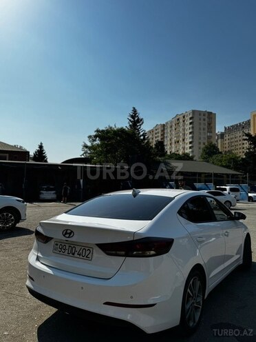 Hyundai Elantra-6