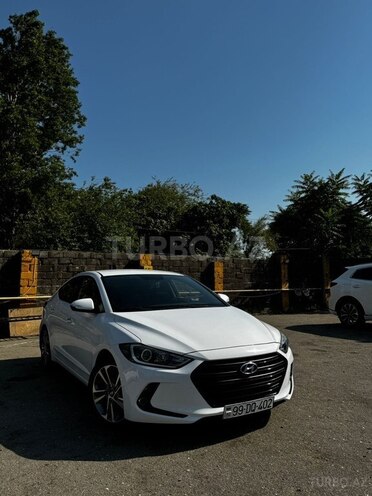 Hyundai Elantra-1