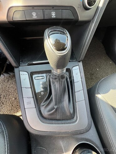 Hyundai Elantra-14
