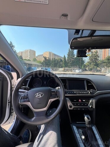 Hyundai Elantra-10