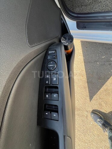 Hyundai Elantra-12