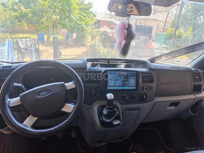 Ford Transit-7