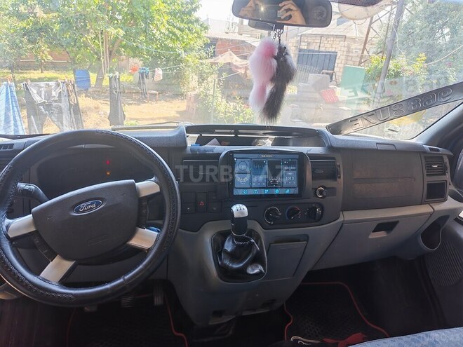 Ford Transit-5