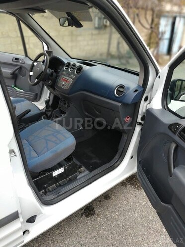 Ford Transit Connect-11