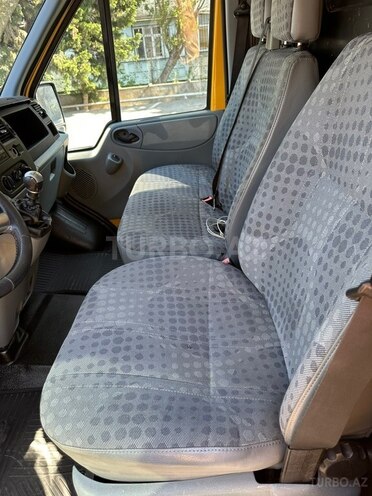 Ford Transit-16