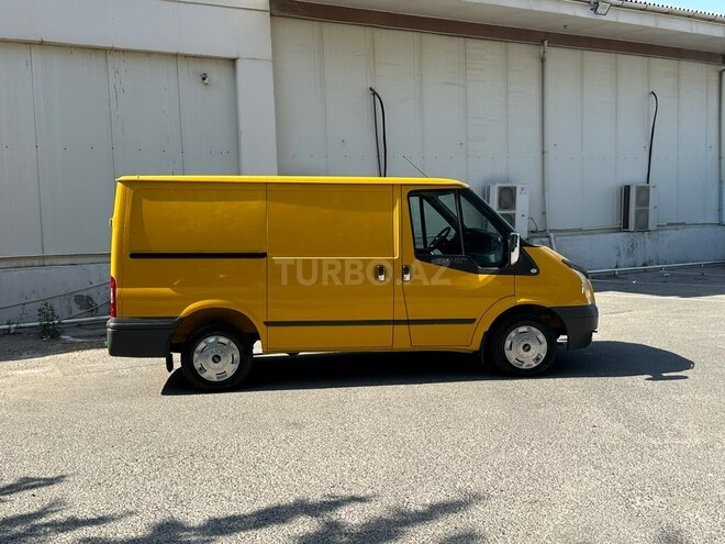 Ford Transit-6