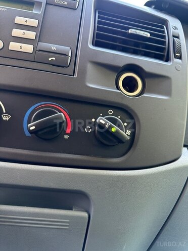 Ford Transit-14