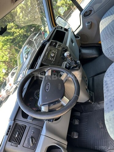 Ford Transit-17