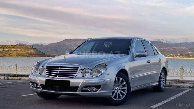 Mercedes E 220-1