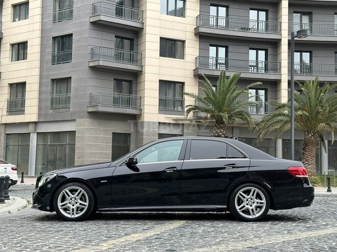 Mercedes E 220-11