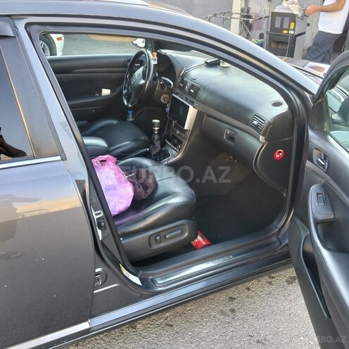 Toyota Avensis-11