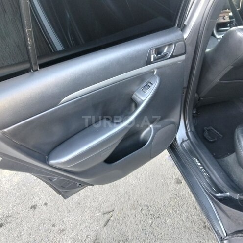 Toyota Avensis-13