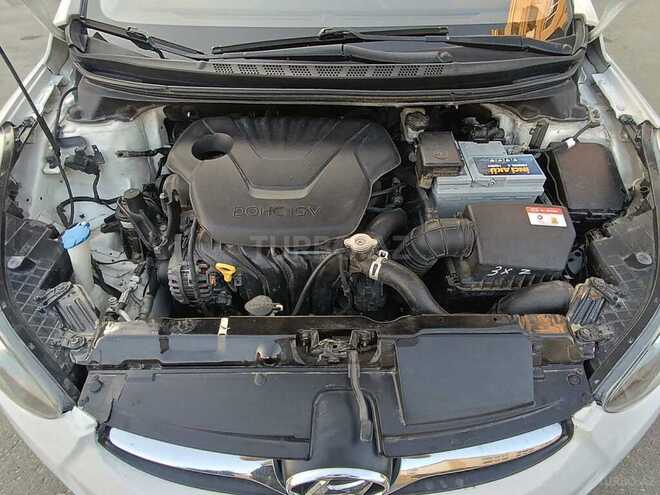 Hyundai Elantra-8