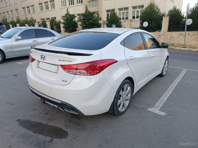 Hyundai Elantra-4
