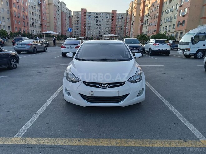 Hyundai Elantra-1