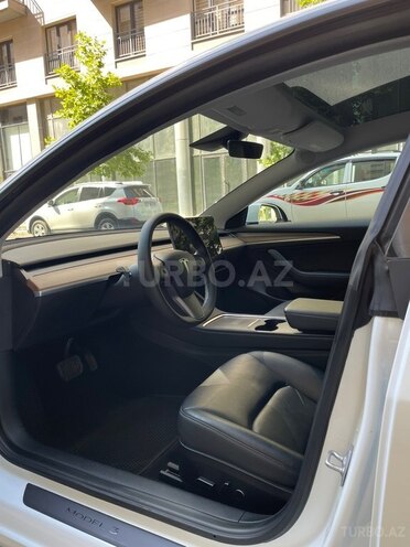 Tesla Model 3-8