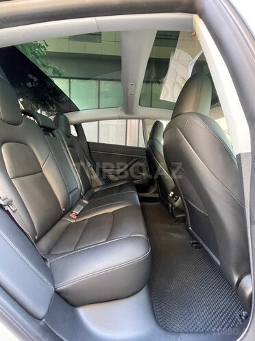 Tesla Model 3-10