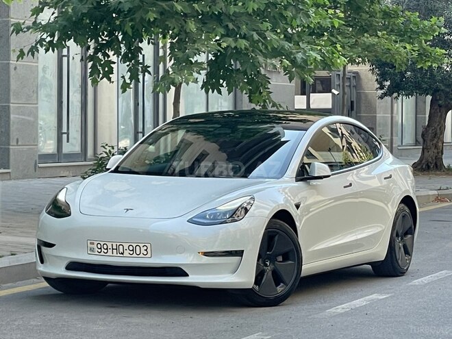 Tesla Model 3-1