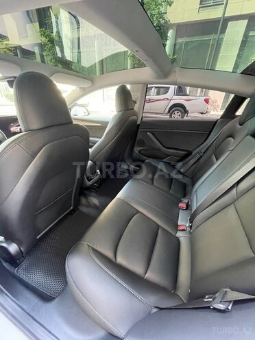 Tesla Model 3-9