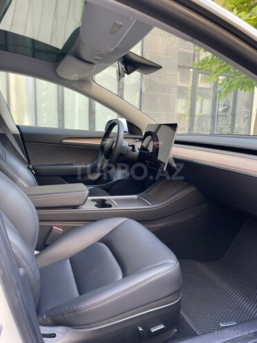 Tesla Model 3-11