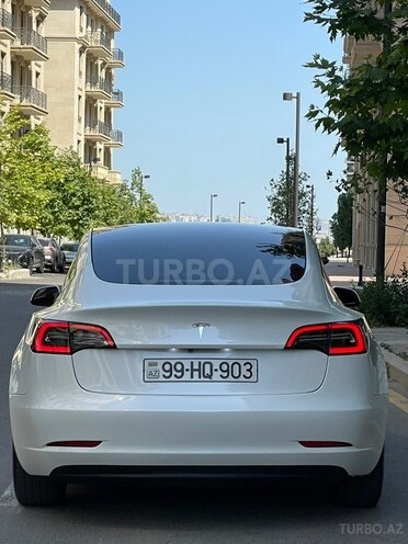 Tesla Model 3-6
