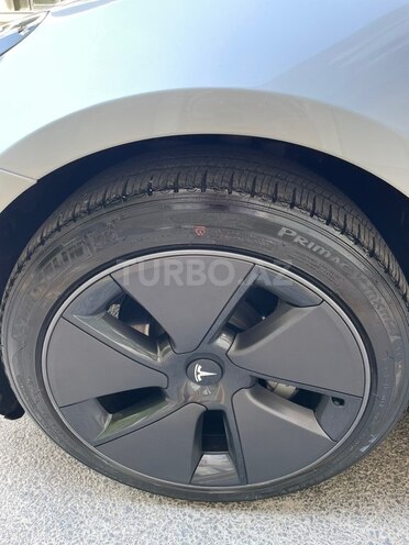 Tesla Model 3-13
