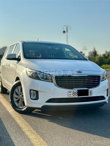 Kia Carnival-1