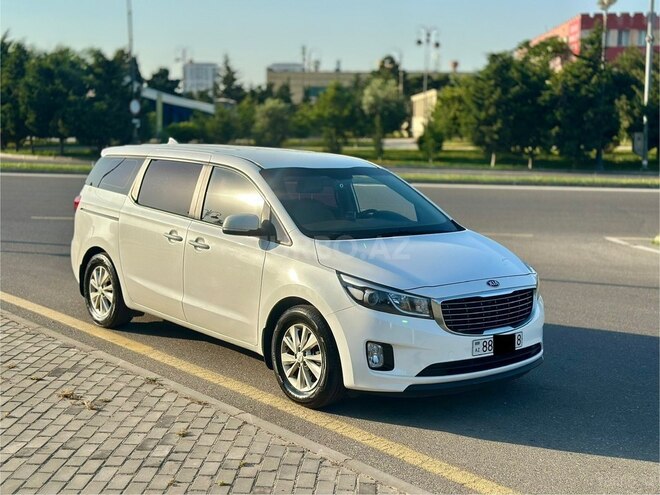 Kia Carnival-2