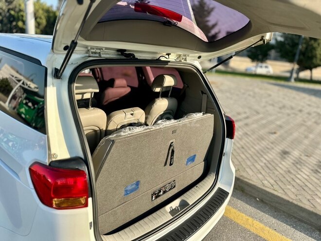 Kia Carnival-19