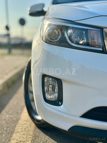 Kia Carnival-5